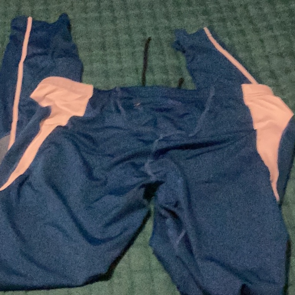 ASICS - Picture 2 of 3